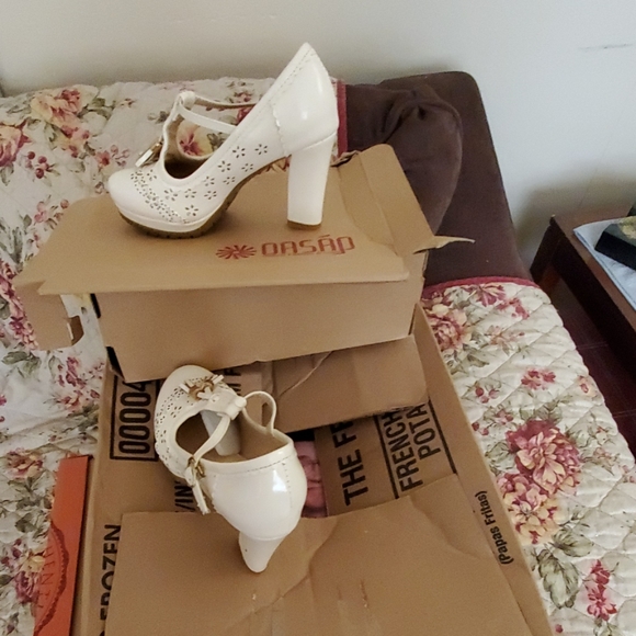 Shoes - Picture 2 of 3